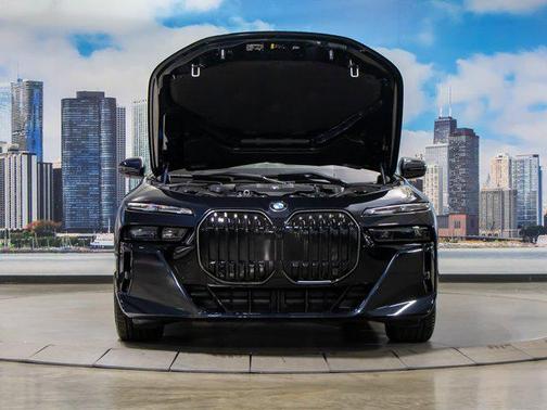 2025 BMW 760 xDrive