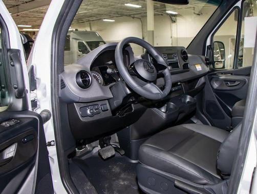 2025 Mercedes-Benz Sprinter 2500 Cargo 170 WB