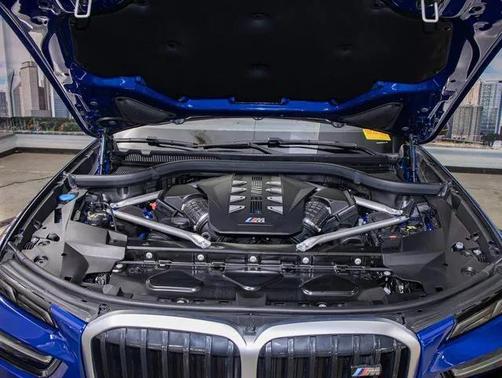 2023 BMW X7 M60i