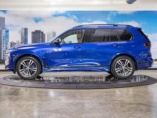 2023 BMW X7 M60i