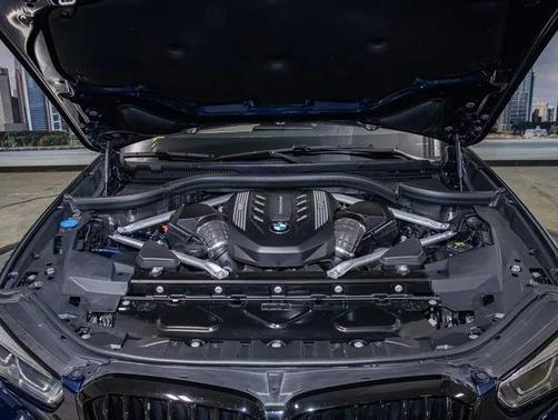 2022 BMW X5 M50i