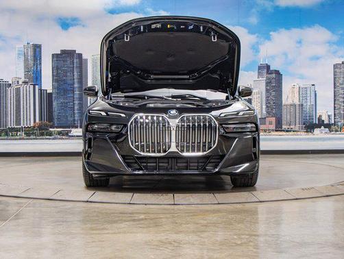 2026 BMW 750e i xDrive