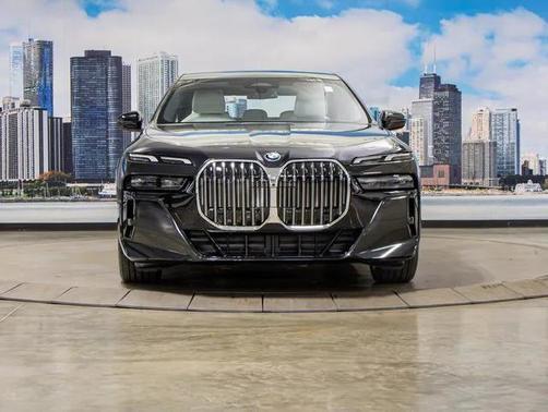 2025 BMW 750e i xDrive