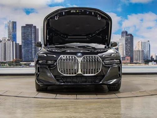 2025 BMW 750e i xDrive