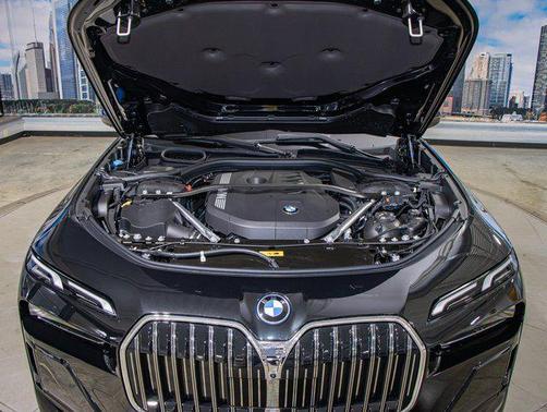 2025 BMW 750e i xDrive