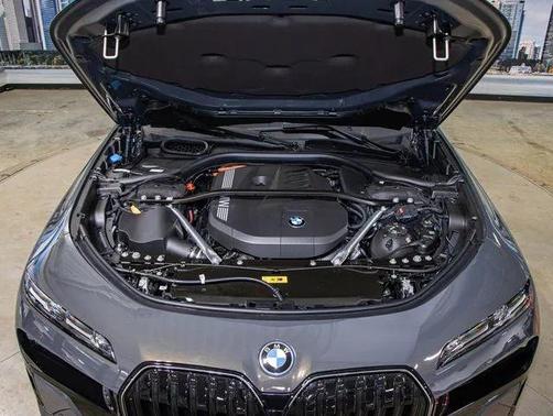 2026 BMW 750e i xDrive