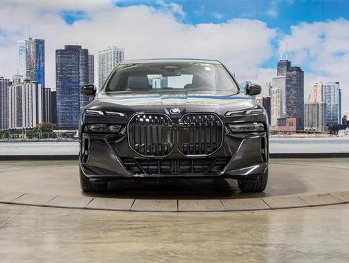 2025 BMW 750e i xDrive