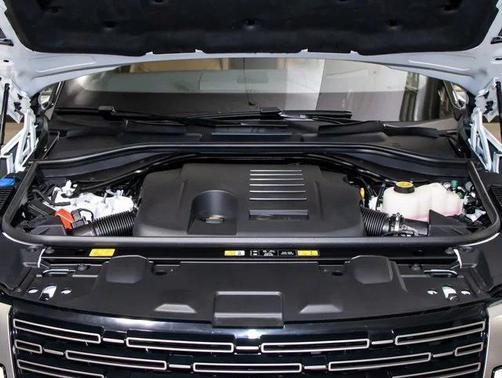 2025 Land Rover Range Rover SE