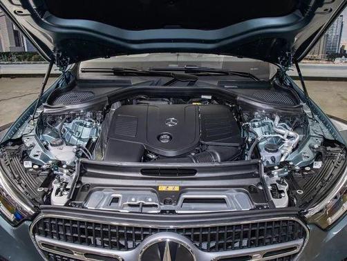 Verde Silver Metallic 2026 Mercedes-Benz GLC 300 4MATIC