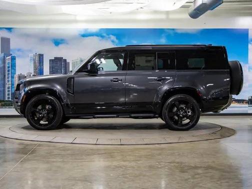 2025 Land Rover Defender 130 P400 X-Dynamic SE