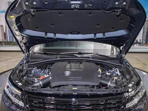 2026 Land Rover Range Rover Velar Dynamic SE