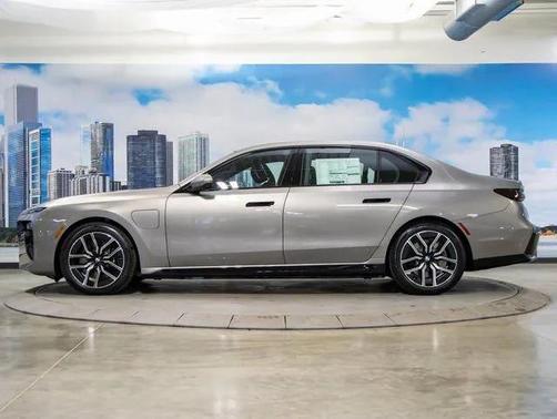 2025 BMW 750e i xDrive
