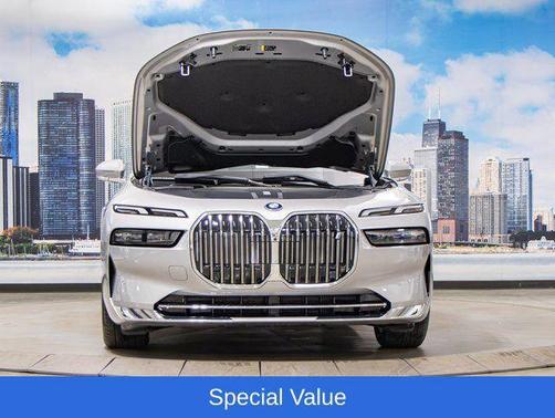 Space Silver 2025 BMW i7 xDrive60