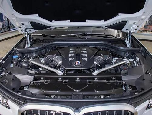2026 BMW ALPINA XB7 