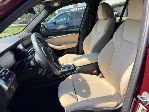 Aventurin Red Metallic 2024 BMW X3 xDrive30i