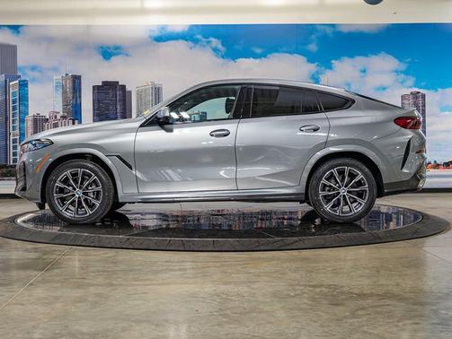 Gray Metallic 2024 BMW X6 xDrive40i
