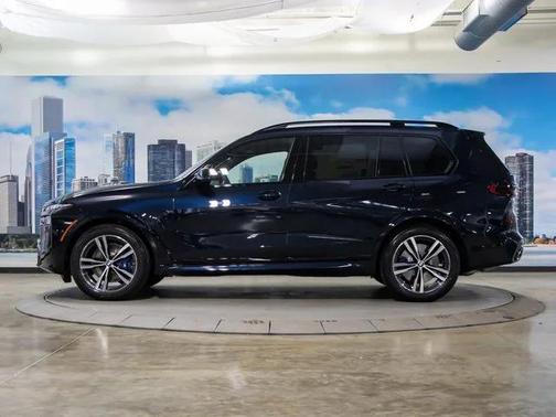 2025 BMW X7 M60i