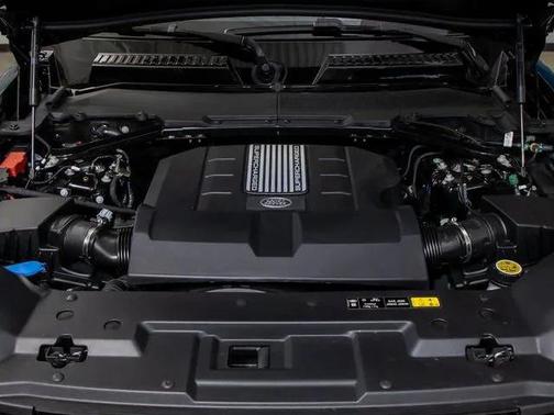 2025 Land Rover Defender 110 V8