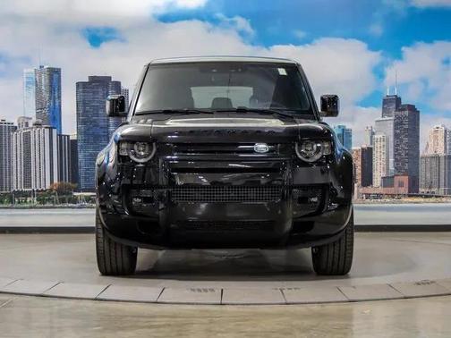 2025 Land Rover Defender 110 V8