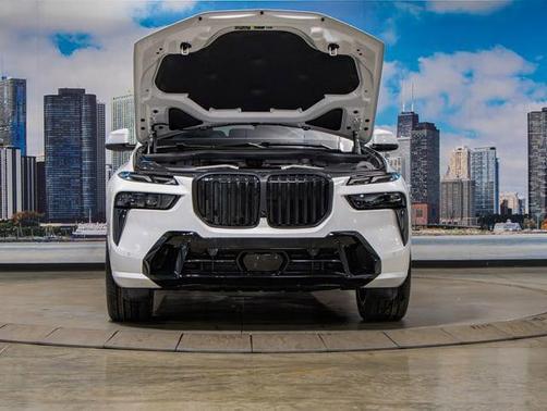 Mineral White Metallic 2026 BMW X7 xDrive40i