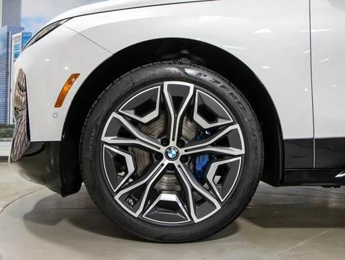 2025 BMW iX xDrive50