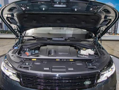 2026 Land Rover Range Rover Sport SE