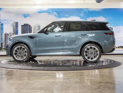 2026 Land Rover Range Rover Sport SE