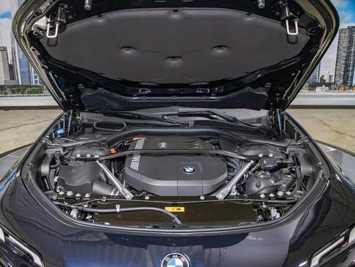 2026 BMW 750e i xDrive