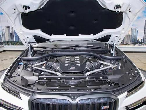 2023 BMW X7 M60i