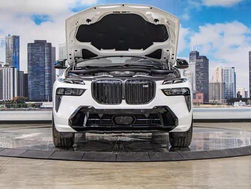 2023 BMW X7 M60i