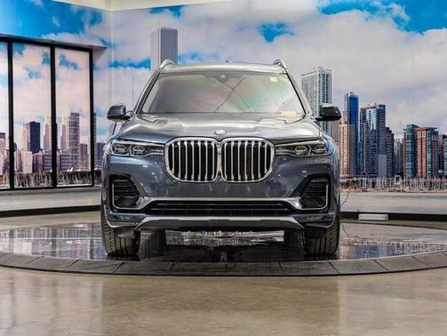 Gray Metallic 2022 BMW X7 xDrive40i