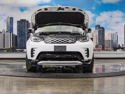 2024 Land Rover Discovery P360 Metropolitan Edition