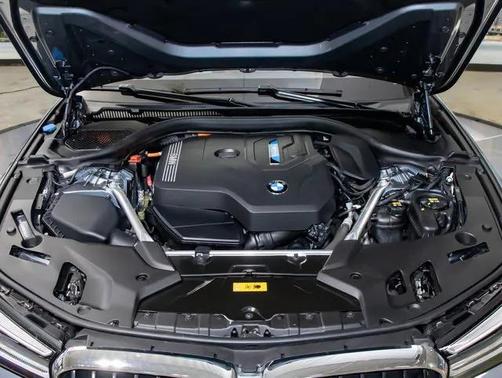 2022 BMW 530e Base