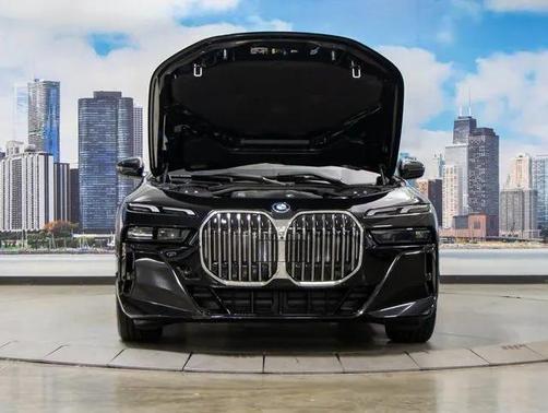 2025 BMW 750e i xDrive