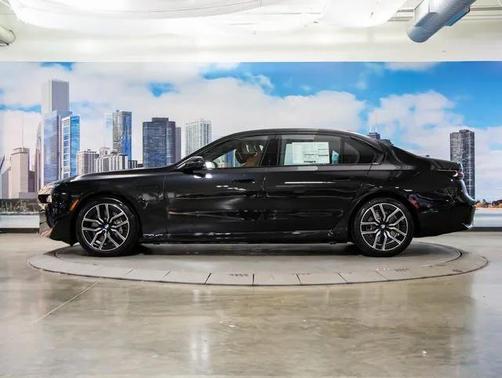 2025 BMW 750e i xDrive