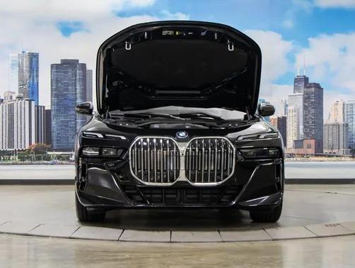 2025 BMW 750e i xDrive