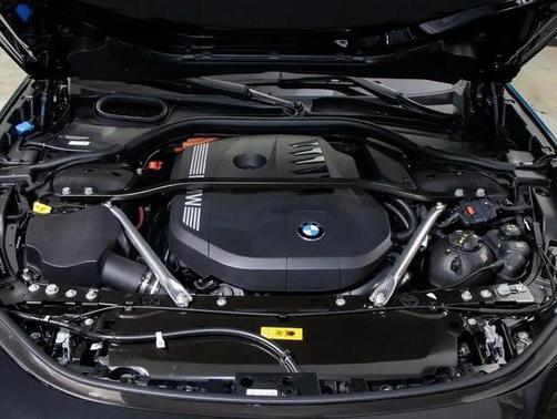 2025 BMW 750e i xDrive