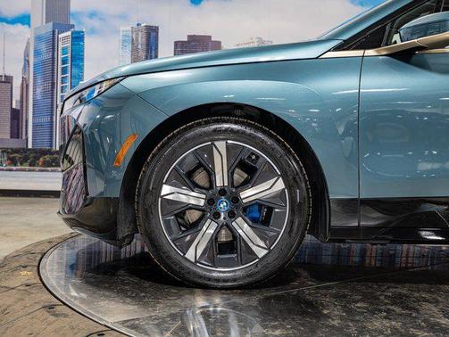 2025 BMW iX xDrive50