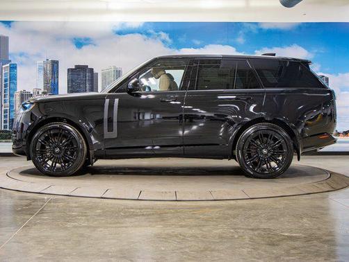 2025 Land Rover Range Rover SE