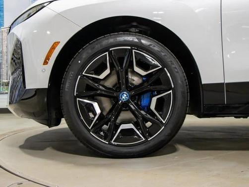 2025 BMW iX xDrive50