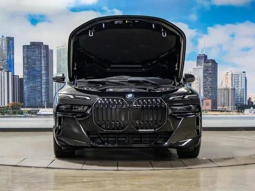 2025 BMW 740 i xDrive