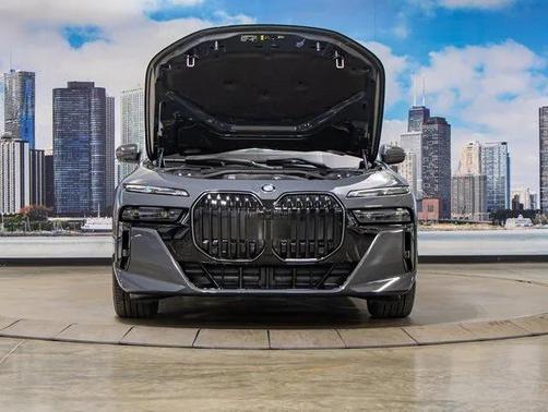 2026 BMW 750e i xDrive