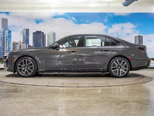 2026 BMW 750e i xDrive