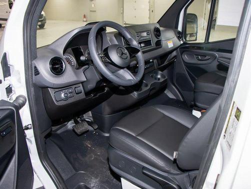 2025 Mercedes-Benz Sprinter 2500 Cargo 144 WB
