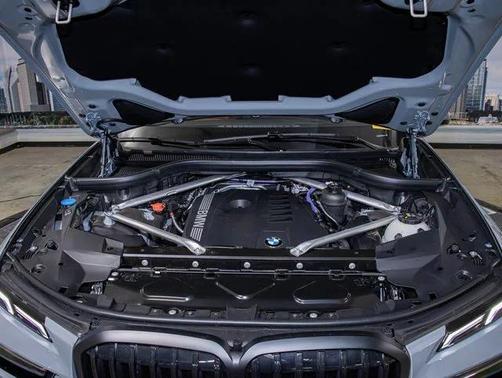 2025 BMW X7 xDrive40i