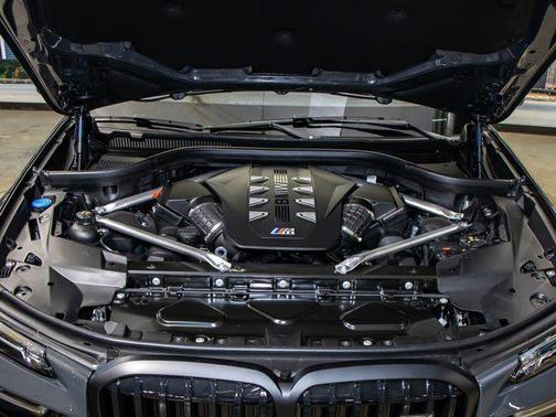 2025 BMW X7 M60i