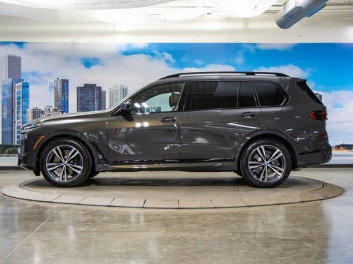 2025 BMW X7 M60i