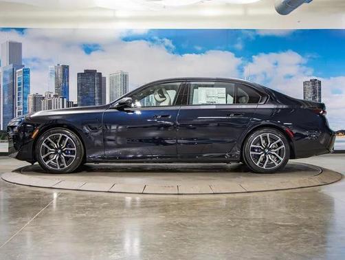 2025 BMW 750e i xDrive