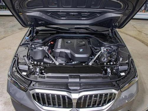 2025 BMW 530 i xDrive