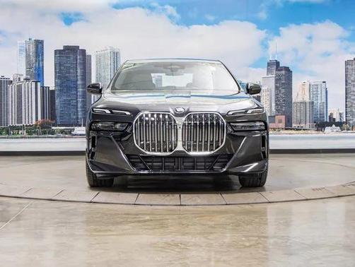 2025 BMW 750e i xDrive